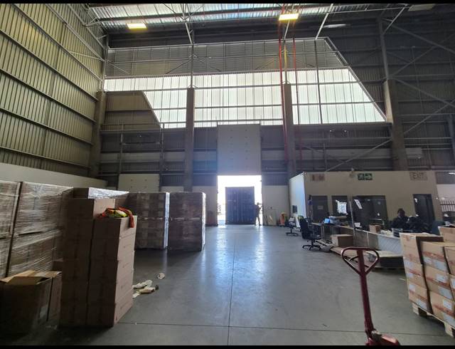 2,716M² WAREHOUSE TO LET IN HALFWAY GARDENS